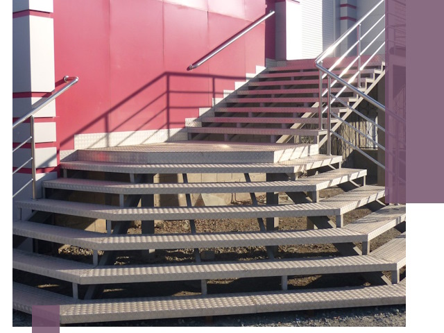 Лестницы для магазина в Соколе — изготовление и монтаж