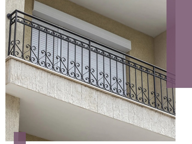 Балконные ограждения из металла и стекла в Соколе для домов