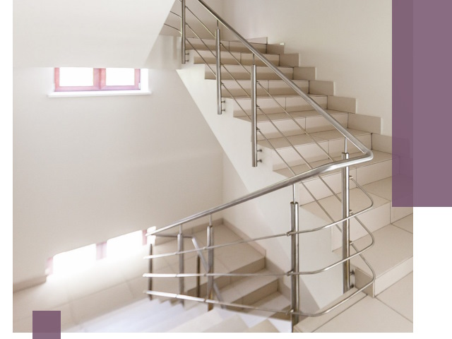 Установка и замена перил в подъезде в Соколе