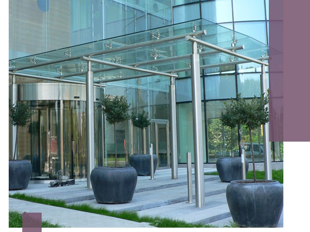 Навесы из стекла на заказ в Соколе — монтаж и установка